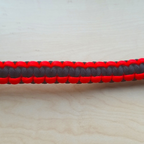 Hand made Paracord bracelet. - Picture 2 of 4
